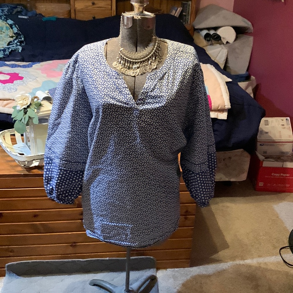 Beautiful top !    Must have!!!!